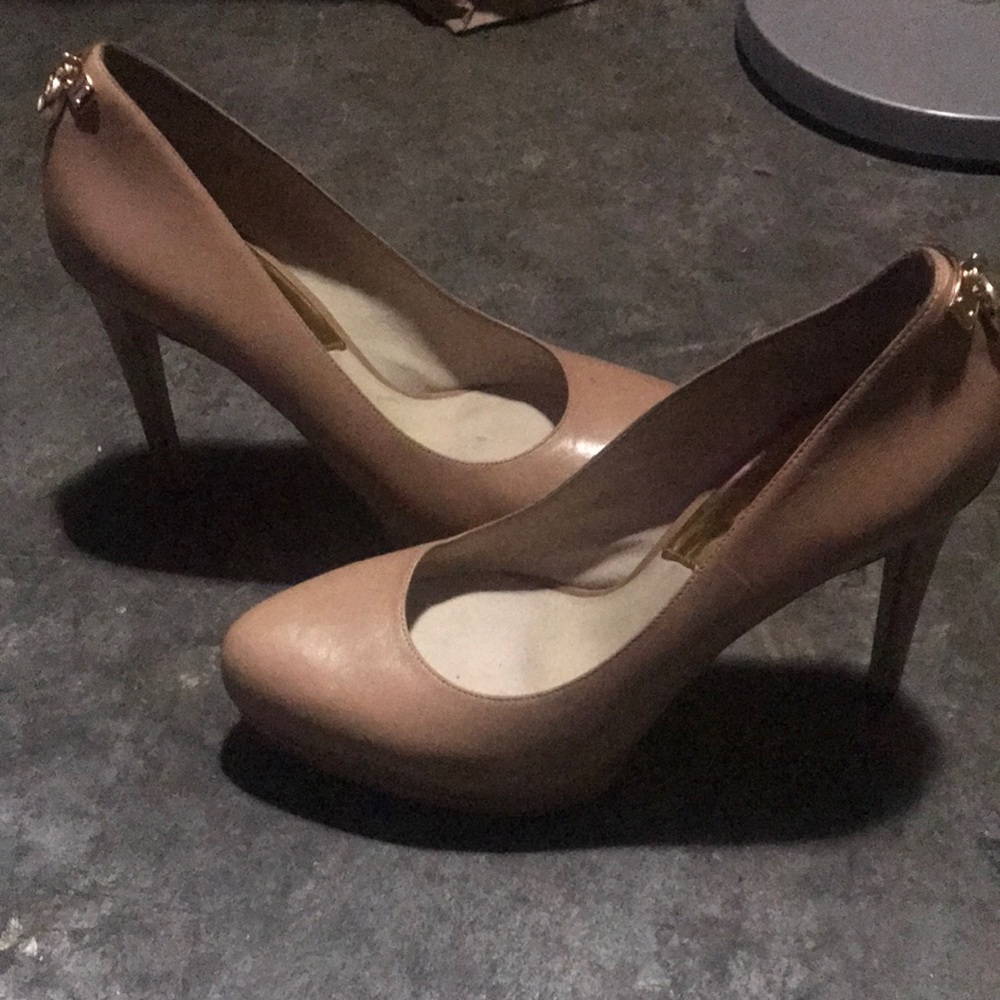 Nude Micheal Kors pumps